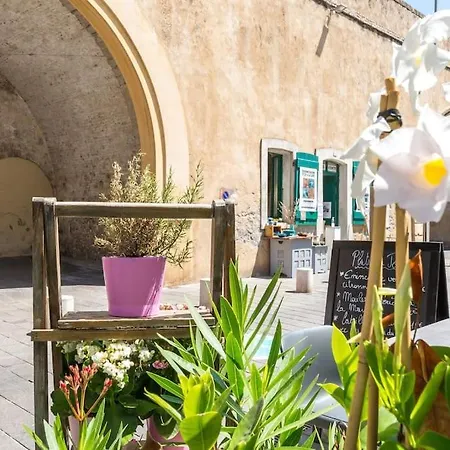 Authentique Situe En Plein Centre D'antibes Lejlighed Antibes