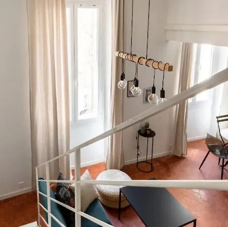 Authentique Situe En Plein Centre D'antibes * أنتيب