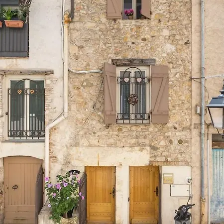 Apartment Authentique Situe En Plein Centre D'antibes Antibes