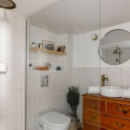 Authentique Situe En Plein Centre D'antibes * أنتيب